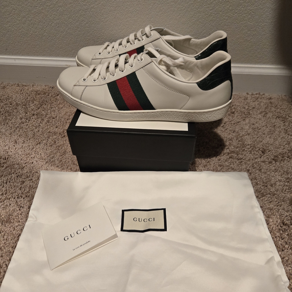 Gucci White Sneakers with Green and Red Stripes